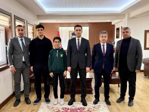 Midyatlı Gençler Türkiye Finalinde! Kaymakam Kaya Başarılı Öğrencileri Tebrik Etti