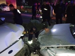 Mardin’de iki otomobil çarpıştı: 3’ü çocuk 6 yaralı