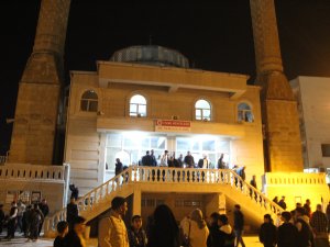 Ramazan ayının ilk teravihinde Cizreliler camilere akın etti