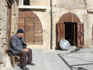 88 yaşındaki kalaycı ustası tüm sebatıyla orucunu tutmaya devam ediyor