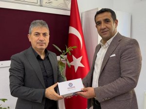 Eğitim Bir-Sen’den Merkez ve Köylerde Görev Yapan 1150 Üyeye Özel Hediye