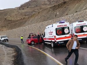 Siirtte öğrenci servisi ile otomobil çarpıştı: 6 yaralı