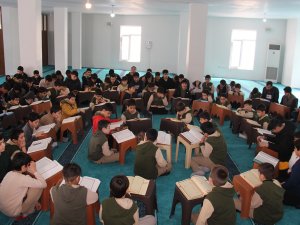 Okullarda Ramazan bereketi: Öğrenciler mukabelede buluştu