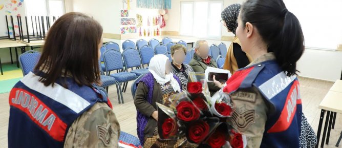 JANDARMADAN YAŞLILAR HAFTASI’NDA ANLAMLI ZİYARET