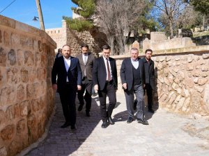 MİDYAT’TA SOKAK SAĞLIKLAŞTIRMA ÇALIŞMALARI YERİNDE İNCELENDİ