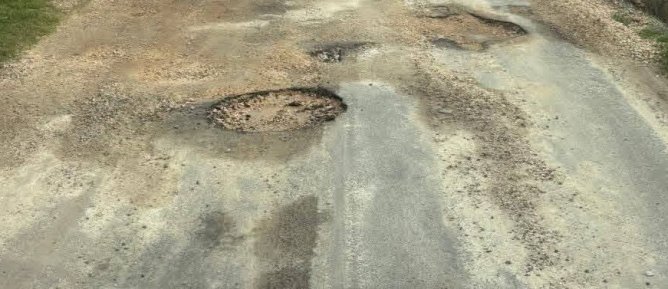 ÜNİVERSİTE YOLU ÇUKURLARLA DOLU: VATANDAŞ TEPKİLİ