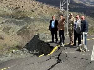 Baykan’da şiddetli yağış yolları çökertti: Ulaşım kontrollü sağlanıyor