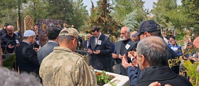 ŞEHİT MAZLUM GÖZENOĞLU, KABRİ BAŞINDA DUALARLA ANILDI