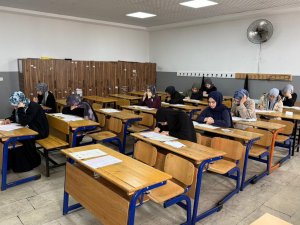 Gençler umre yolunda bilgiyle yarıştı