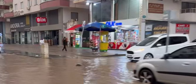 MİDYAT’TA SAĞANAK YAĞIŞ HAYATI OLUMSUZ ETKİLEDİ