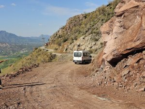 Batmanda heyelan nedeniyle kapanan grup yolu ulaşıma açıldı