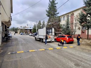Midyat Belediyesi Trafik Güvenliği İçin Kasisleri Yeniliyor