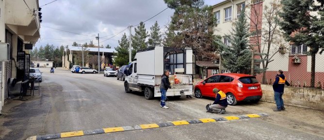 Midyat Belediyesi Trafik Güvenliği İçin Kasisleri Yeniliyor
