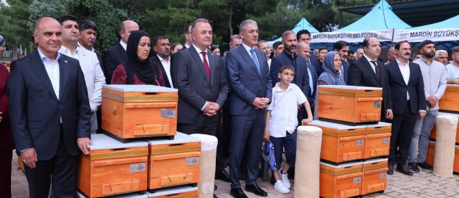 Mardin’de bin üreticiye 8 bin arı kovan desteği