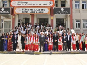 Cizre’de “Maarif’in Kalbinde Marifetli Gençlik” yıl sonu sergisi yapıldı