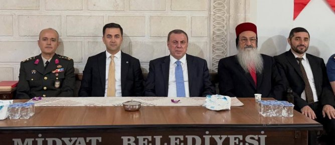 MİDYAT’TA PROTOKOL VE VATANDAŞLAR BAYRAMLAŞMA PROGRAMINDA BULUŞTU
