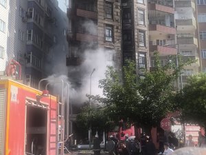 Mardin’de 8 katlı binada yangın paniği