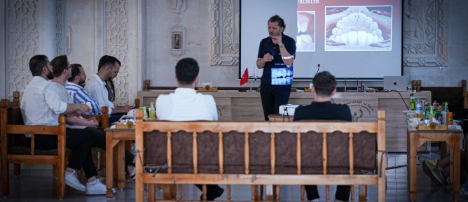 Biyofonksiyonel Diş Hekimliği Kursu, Midyat’ta Tarihi Manastırda Gerçekleştirildi