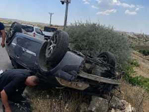 KONTROLDEN ÇIKAN OTOMOBİL TAKLA ATTI, 1 YARALI