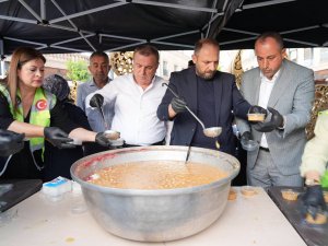 MİDYAT BELEDİYESİNDEN BİNLERCE VATANDAŞA AŞURE İKRAMI