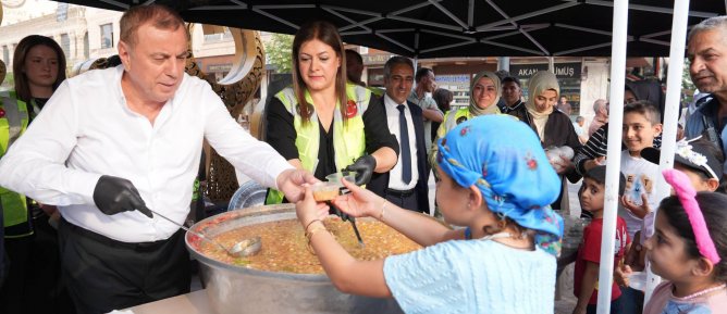 MİDYAT BELEDİYESİNDEN BİNLERCE VATANDAŞA AŞURE İKRAMI