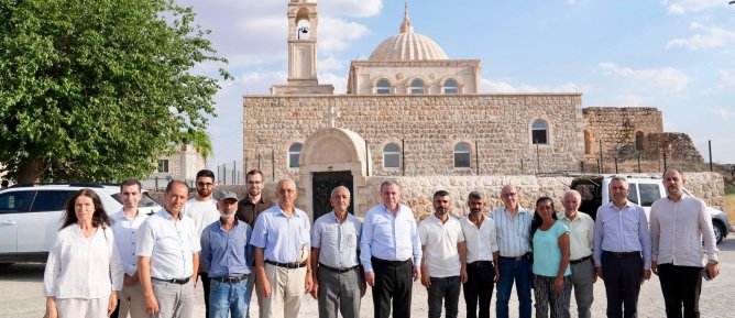 Başkan Veysi Şahin, İzbırak Mahallesi’ndeki Parke Çalışmalarını İnceledi