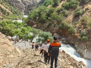Beytüşşebapta suya düşerek kaybolan genci arama çalışmaları 3üncü gününde sürüyor