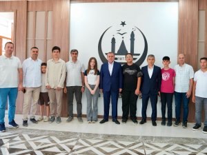 LGS ŞAMPİYONLARI BELEDİYE BAŞKANI VEYSİ ŞAHİNİN KONUĞU OLDU