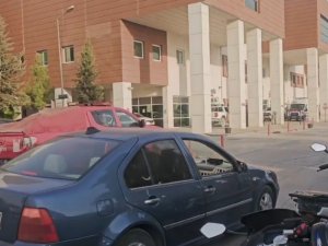 Mardin’de yangına müdahale eden itfaiye aracının altında kalan itfaiye eri öldü