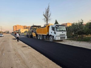 Kızıltepe’de Asfalt ve Yol Düzenleme Çalışmalarını Sürdürüyor