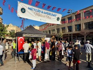 Midyat’ta Mevlid Kandili’nde Vatandaşlara Kandil Simidi Ve Lokma Tatlısı İkram Edildi