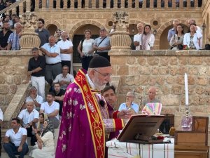 MOR GABRİEL’DE 1355 YILLIK ŞAHRO COŞKUSU