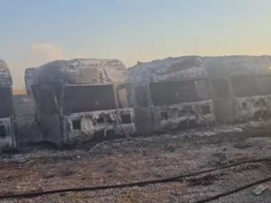 Mardin’de hurdalıkta yangın çıktı: 20 tır kabini kül oldu