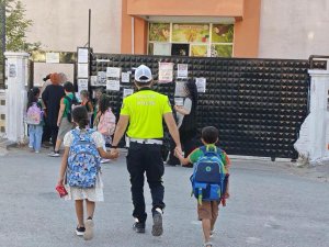 MARDİN’DE OKUL ÇEVRELERİ VE SERVİS ARAÇLARINA SIKI DENETİM
