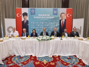 MARDİN VALİSİ AKKOYUN, GAZETECİLERLE BULUŞTU