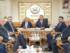 AK Parti Genel Başkan Yardımcısı Mustafa Demir’den Midyat Belediyesi’ne Ziyaret