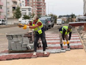 BAHÇELİEVLER MAHALLESİ’NDE KALDIRIM ÇALIŞMALARI DEVAM EDİYOR