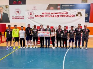 29 EKİM CUMHURİYET KUPASI’NDA ŞAMPİYON BORSA İSTANBUL ANADOLU LİSESİ OLDU