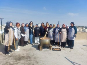 MİDYAT ÇATOM’DA GELENEKSEL HARİRE VE CEVİZLİ SUCUK ETKİNLİĞİ DÜZENLENDİ