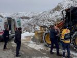 Kapalı yol açıldı, 14 yaşındaki Gülsüm sağlık ekiplerine ulaştırıldı